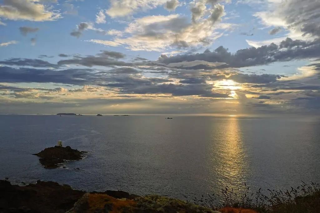 Garden Cove Apartment Saint-Malo