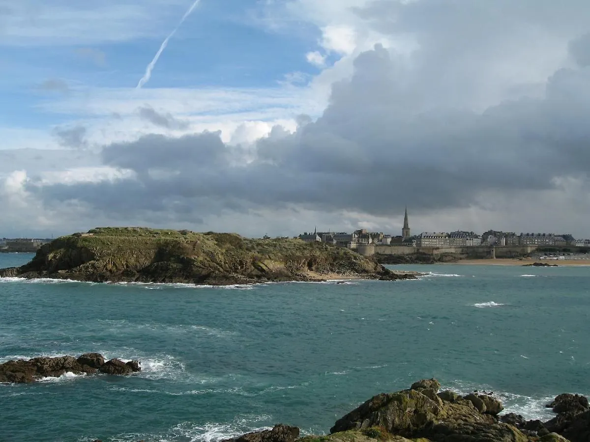 Garden Cove Apartment Saint-Malo France